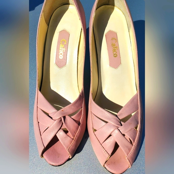 Pumps - Picture 3 of 4